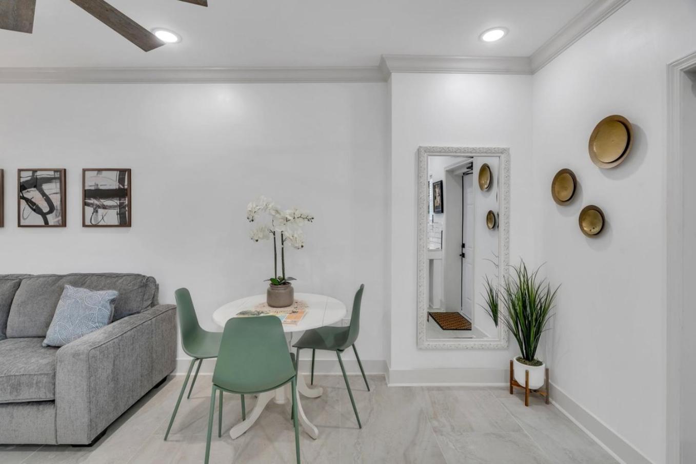 Sleeps 24-spacious Near Fq W Pool Hotel