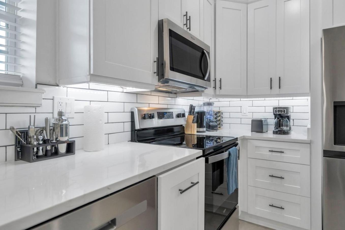 Sleeps 24-spacious Near Fq W Pool