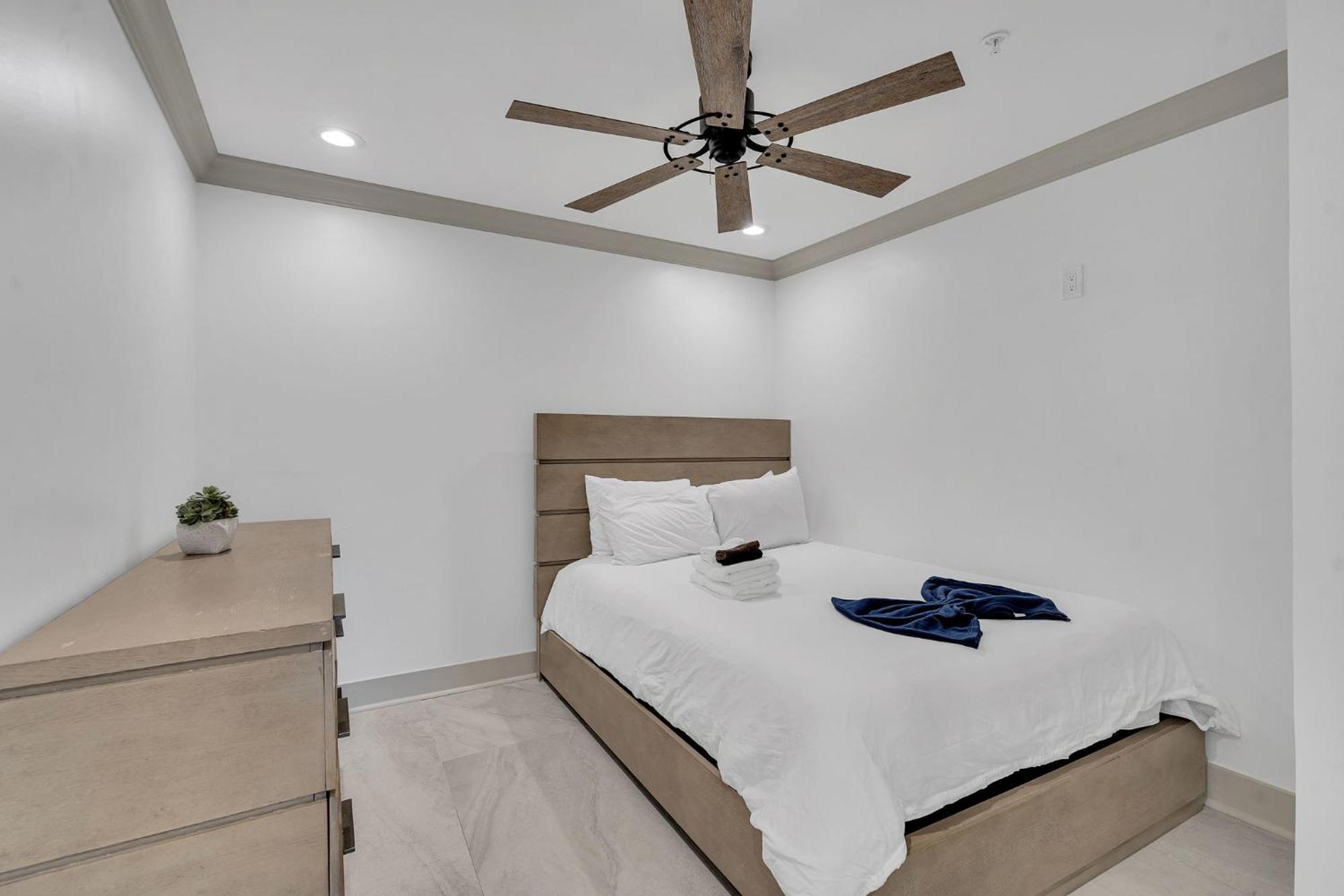 Sleeps 24-spacious Near Fq W Pool Hotel New Orleans