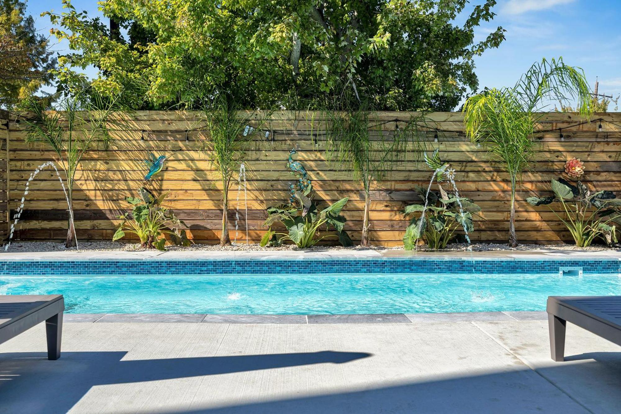 Sleeps 24-spacious Near Fq W Pool *