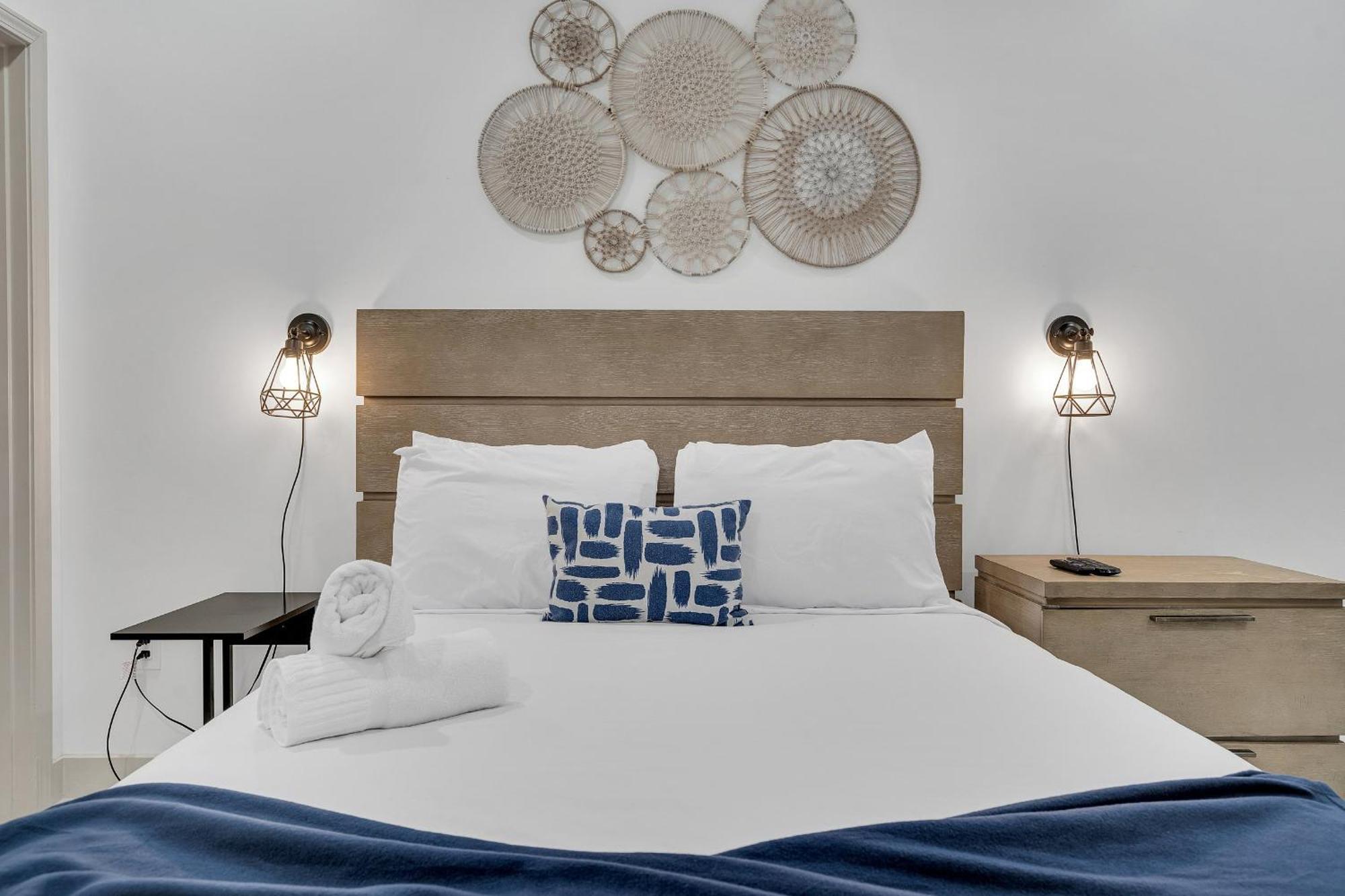 Sleeps 24-spacious Near Fq W Pool New Orleans