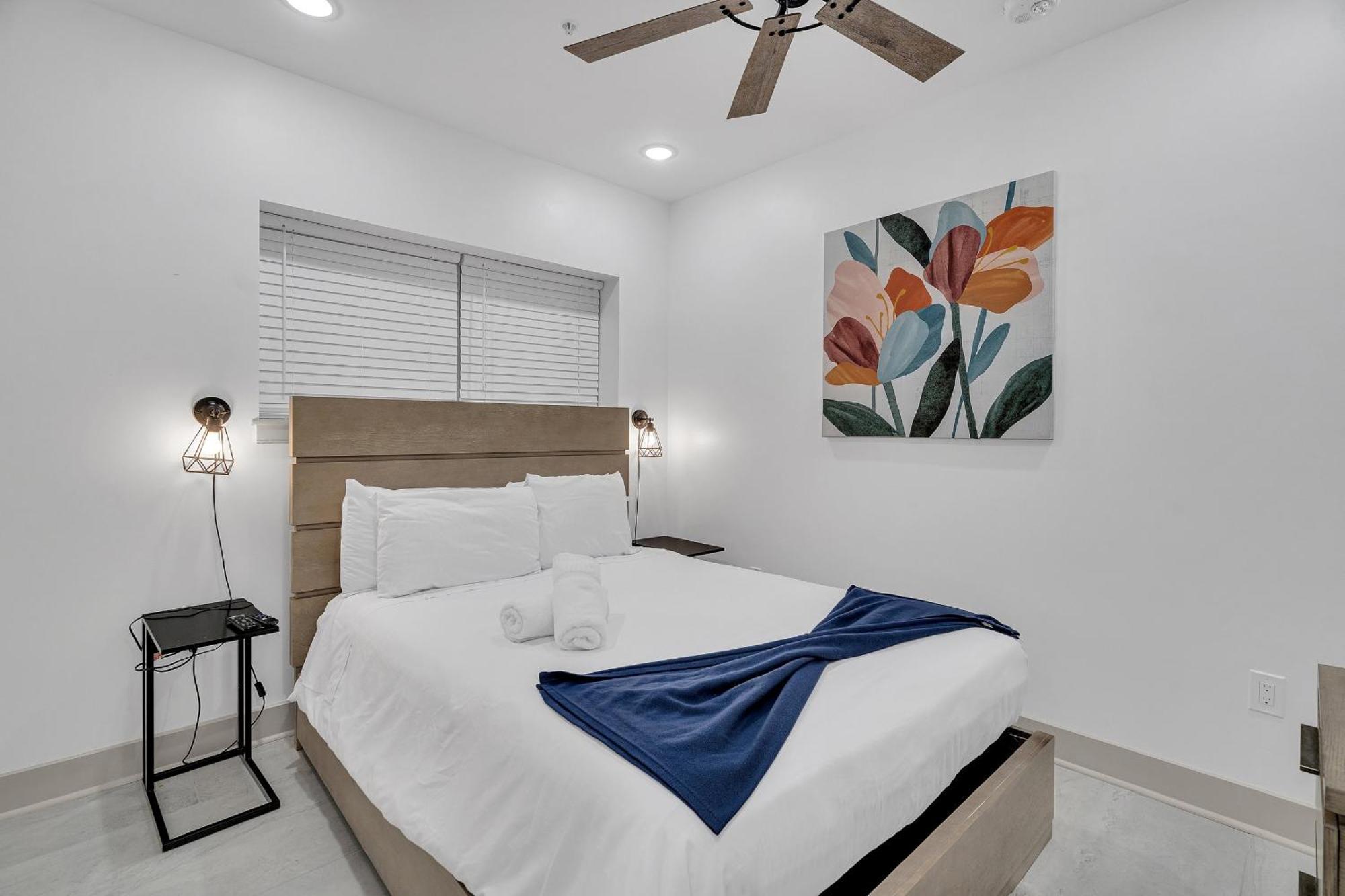 Sleeps 24-spacious Near Fq W Pool Hotel *