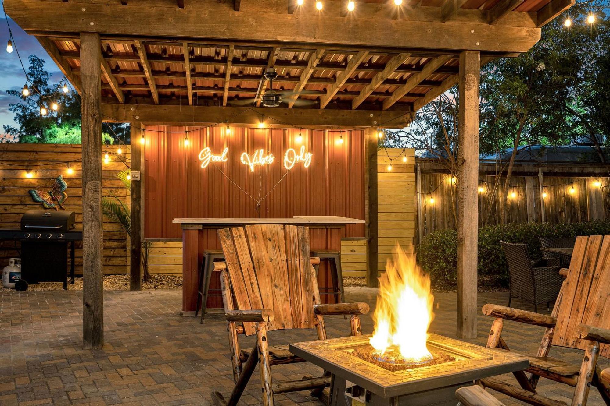 Hotel Sleeps 24-spacious Near Fq W Pool New Orleans