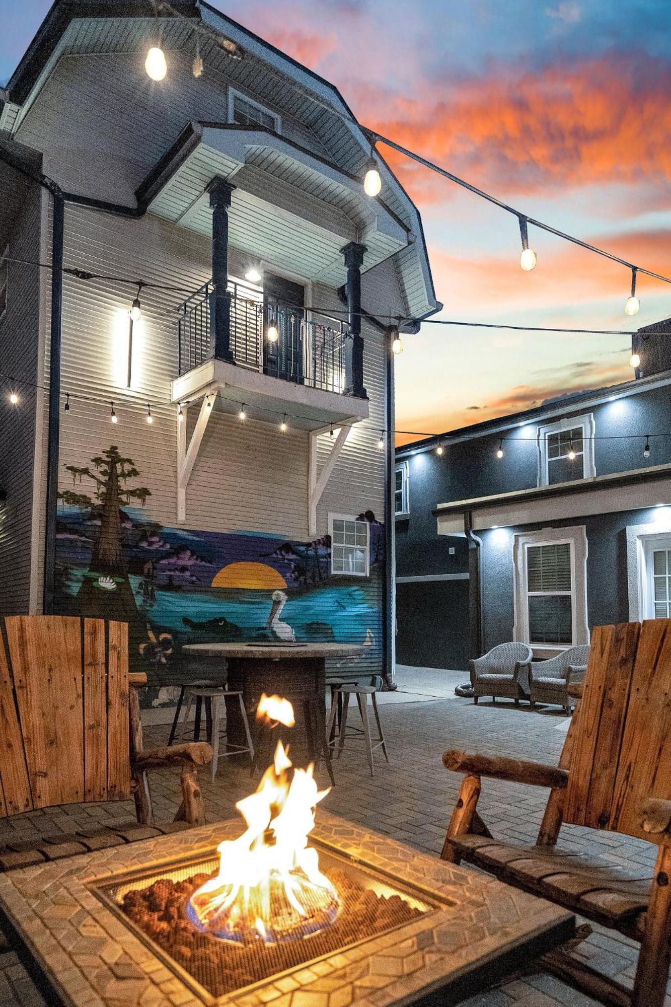 Sleeps 24-spacious Near Fq W Pool Hotel *
