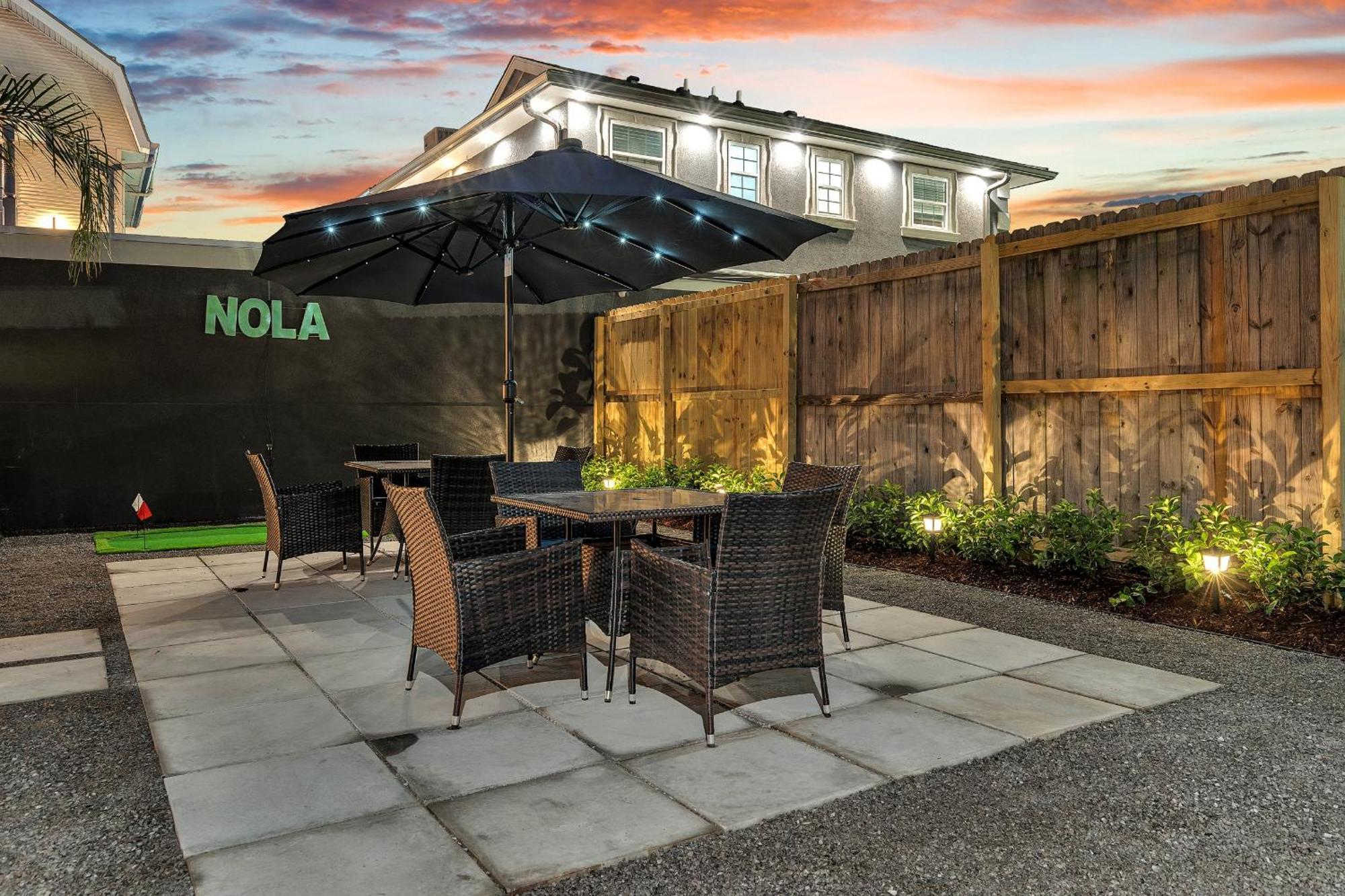 Hotel Sleeps 24-spacious Near Fq W Pool *