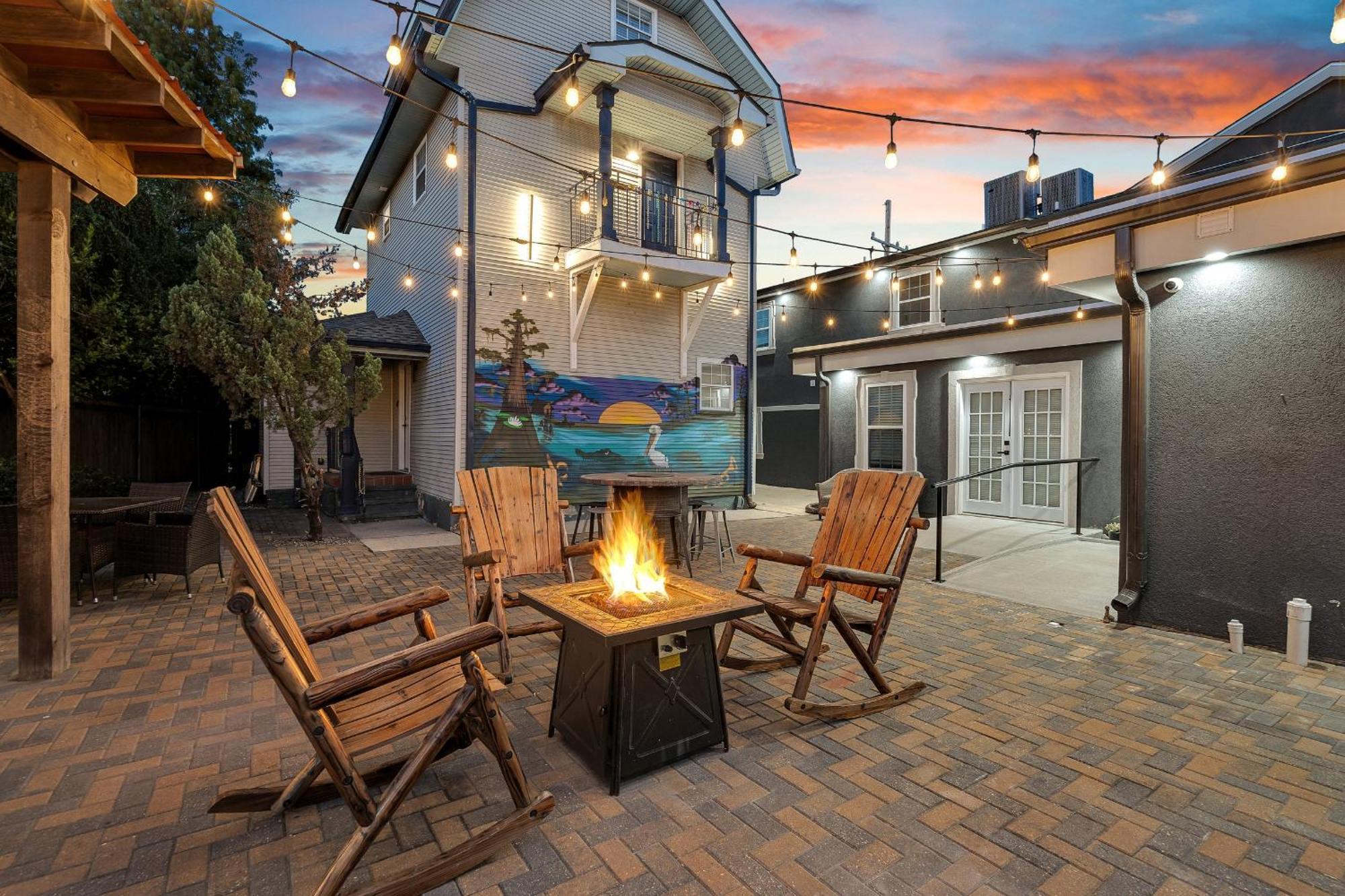 Sleeps 24-spacious Near Fq W Pool Hotel