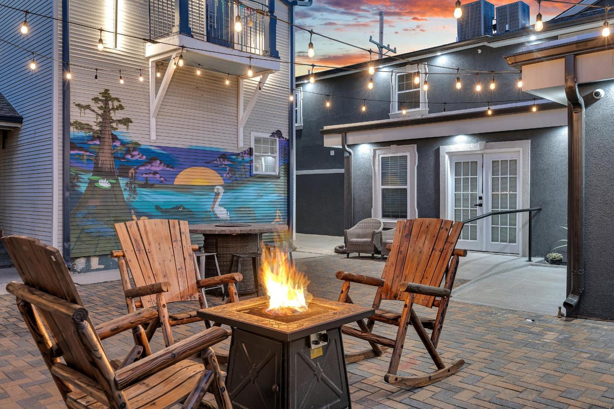 Sleeps 24-spacious Near Fq W Pool Hotel *