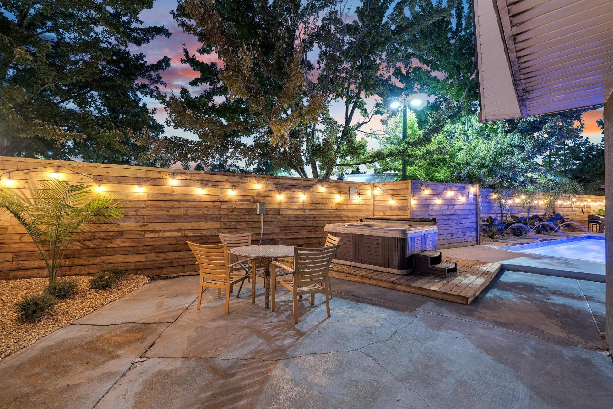 Hotel Sleeps 24-spacious Near Fq W Pool New Orleans